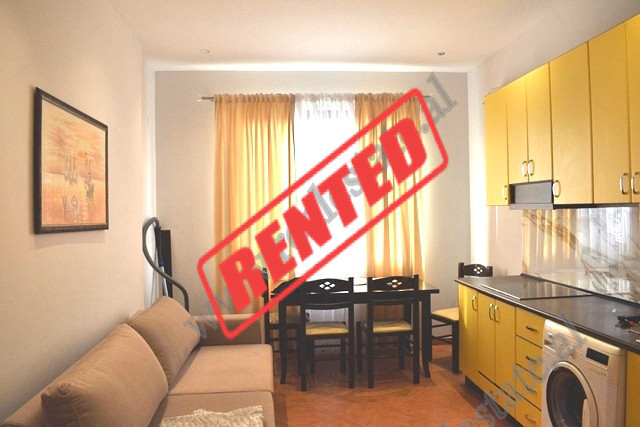 Apartament 1+1 me qira ne rrugen Aleksander Moisiu ne Tirane.&nbsp;
Apartamenti pozicionohet ne kat